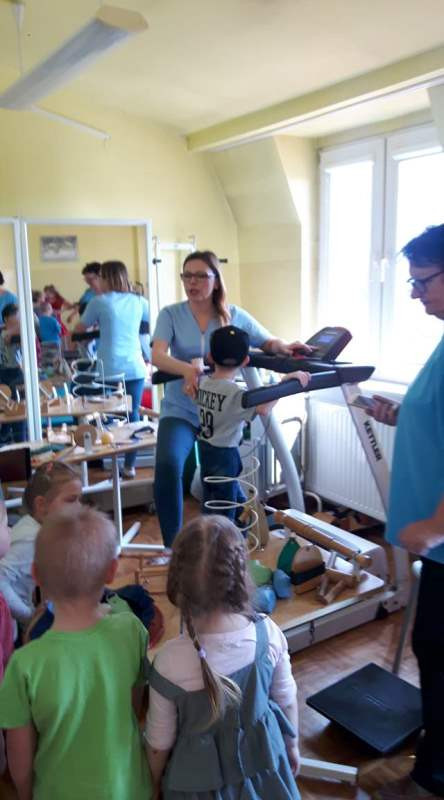 Przedszkolaki z wizytą w szpitalu na oddziale fizjoterapii