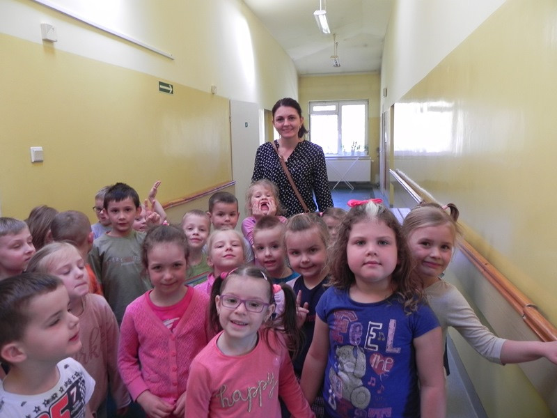Przedszkolaki z wizytą w szpitalu na oddziale fizjoterapii