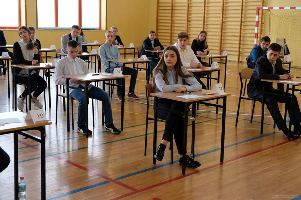 Ostatni dzień egzaminu gimnazjalnego - pozdrowienia od uczniów