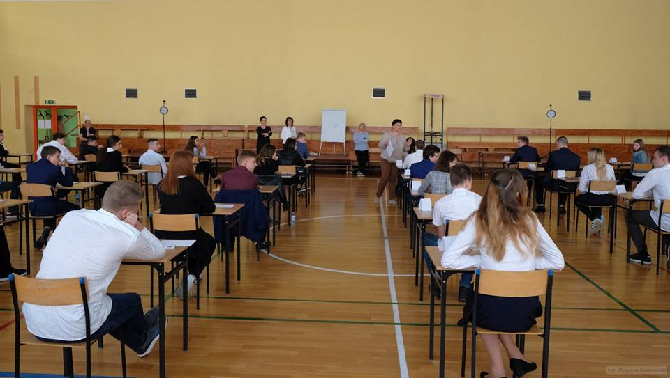 Ostatni dzień egzaminu gimnazjalnego - pozdrowienia od uczniów