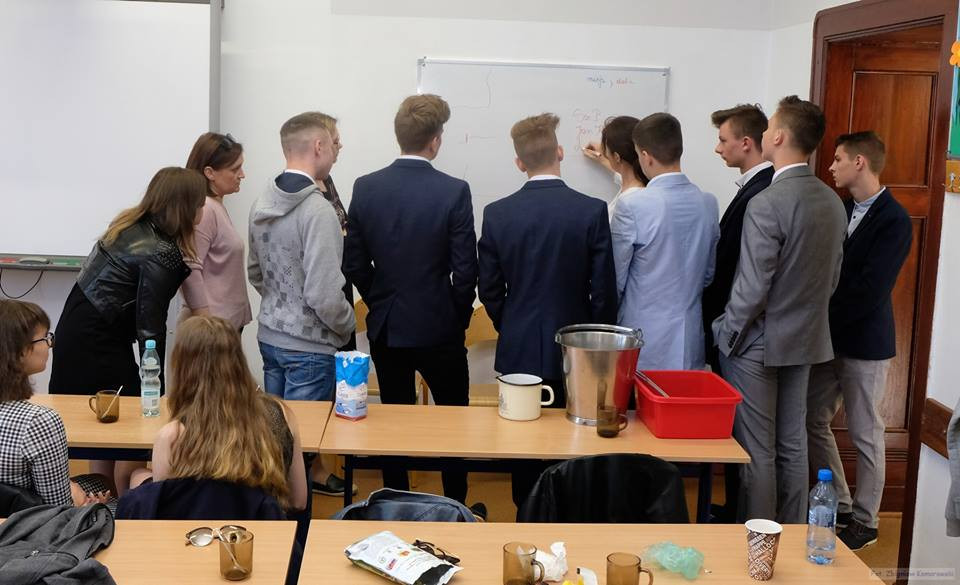 Ostatni dzień egzaminu gimnazjalnego - pozdrowienia od uczniów