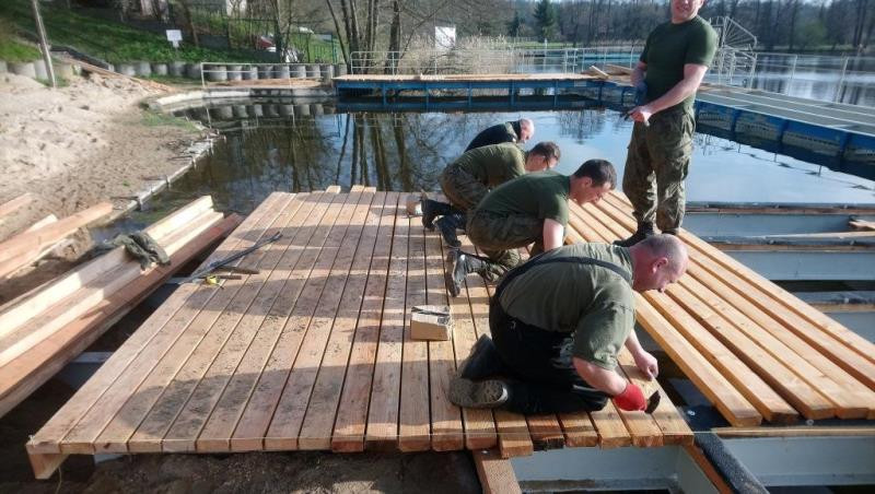 Szkoląc się wykonują pracę na rzecz społeczeństwa