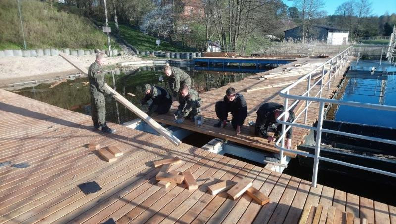 Szkoląc się wykonują pracę na rzecz społeczeństwa