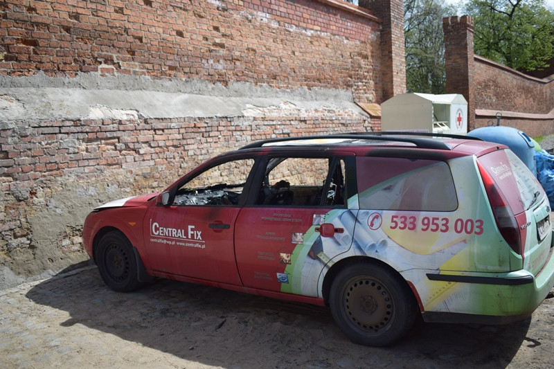 Kolejne podpalenia !!! OSIEM SAMOCHODÓW spłonęło dzisiaj w nocy