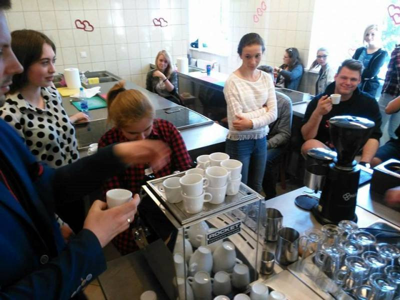 Kurs baristy w ZS CKP w Grubnie oraz podpisana umowa partnerska z 1 Regionalną Bazą Logistyczną w Wałczu