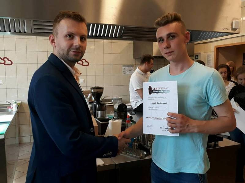 Kurs baristy w ZS CKP w Grubnie oraz podpisana umowa partnerska z 1 Regionalną Bazą Logistyczną w Wałczu