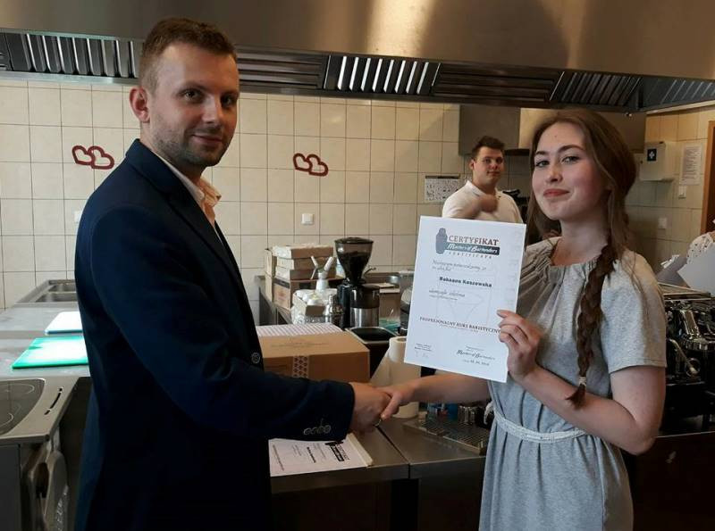 Kurs baristy w ZS CKP w Grubnie oraz podpisana umowa partnerska z 1 Regionalną Bazą Logistyczną w Wałczu