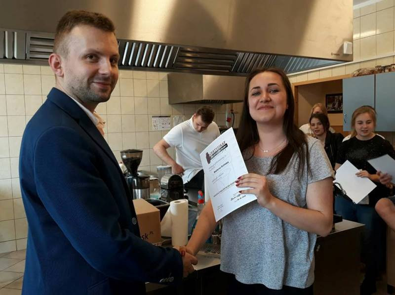 Kurs baristy w ZS CKP w Grubnie oraz podpisana umowa partnerska z 1 Regionalną Bazą Logistyczną w Wałczu