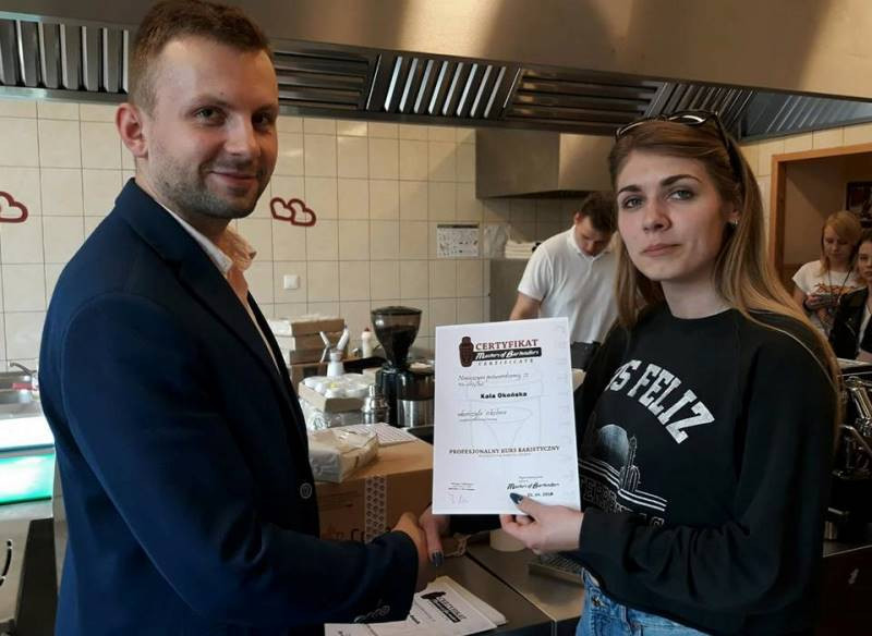 Kurs baristy w ZS CKP w Grubnie oraz podpisana umowa partnerska z 1 Regionalną Bazą Logistyczną w Wałczu