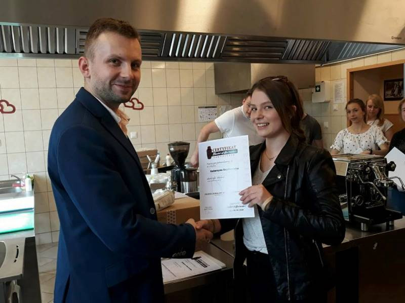 Kurs baristy w ZS CKP w Grubnie oraz podpisana umowa partnerska z 1 Regionalną Bazą Logistyczną w Wałczu