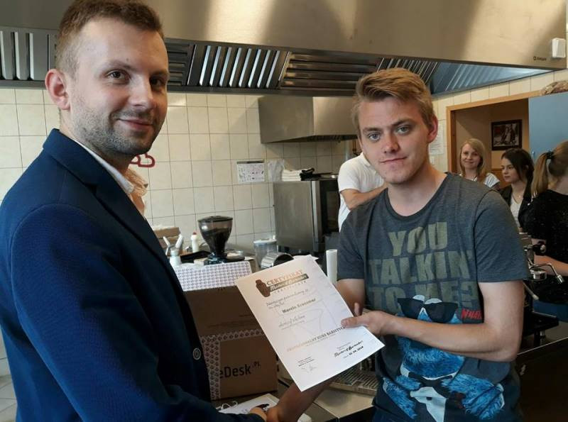 Kurs baristy w ZS CKP w Grubnie oraz podpisana umowa partnerska z 1 Regionalną Bazą Logistyczną w Wałczu