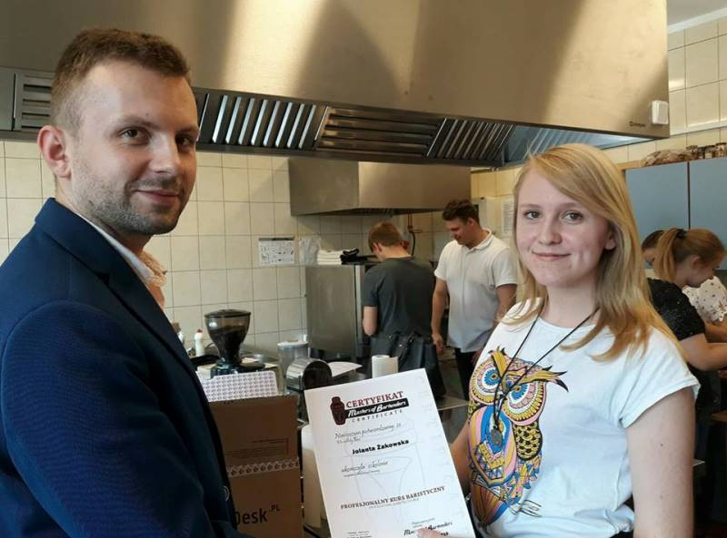 Kurs baristy w ZS CKP w Grubnie oraz podpisana umowa partnerska z 1 Regionalną Bazą Logistyczną w Wałczu