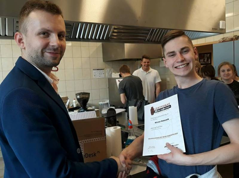 Kurs baristy w ZS CKP w Grubnie oraz podpisana umowa partnerska z 1 Regionalną Bazą Logistyczną w Wałczu