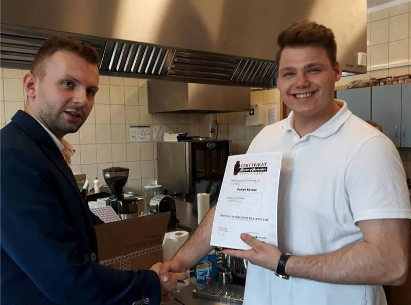 Kurs baristy w ZS CKP w Grubnie oraz podpisana umowa partnerska z 1 Regionalną Bazą Logistyczną w Wałczu