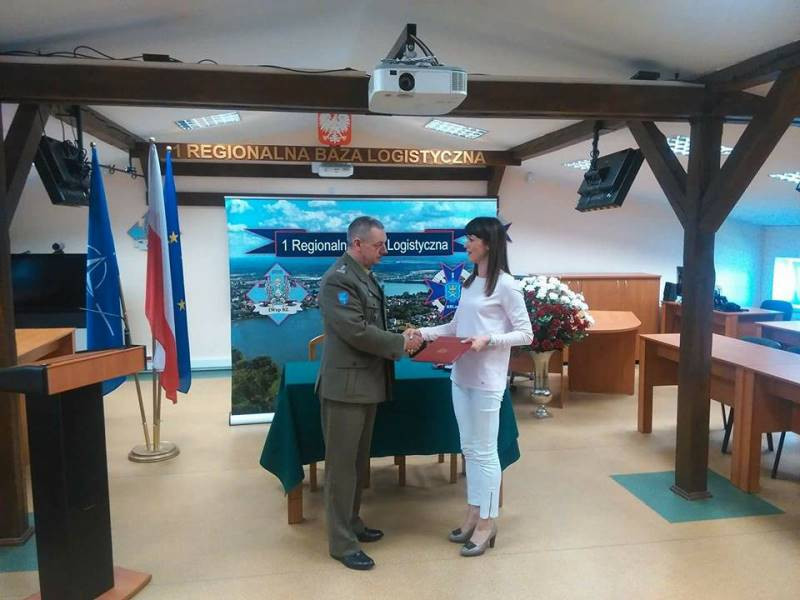 Kurs baristy w ZS CKP w Grubnie oraz podpisana umowa partnerska z 1 Regionalną Bazą Logistyczną w Wałczu