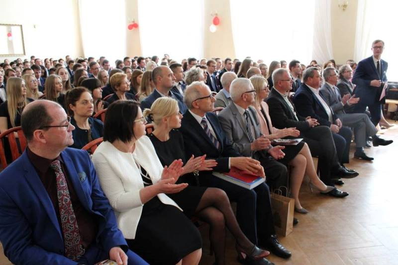 Relacja z uroczystości pożegnania Absolwentów Zespołu Szkół nr 2