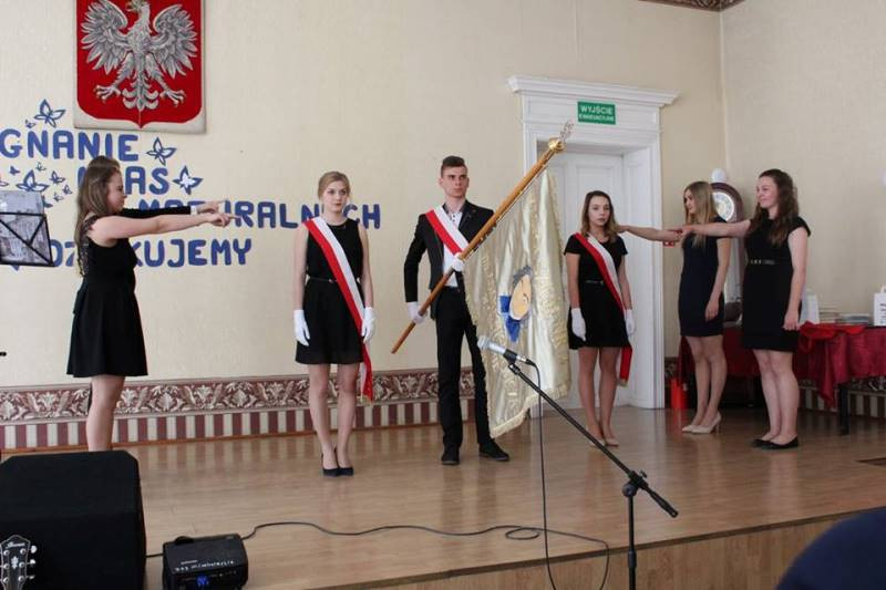 Relacja z uroczystości pożegnania Absolwentów Zespołu Szkół nr 2