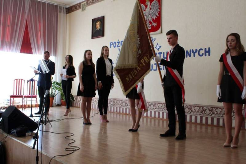 Relacja z uroczystości pożegnania Absolwentów Zespołu Szkół nr 2