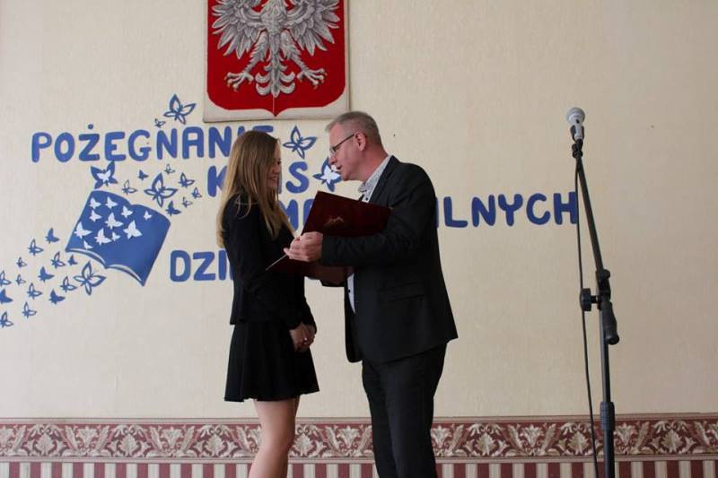 Relacja z uroczystości pożegnania Absolwentów Zespołu Szkół nr 2