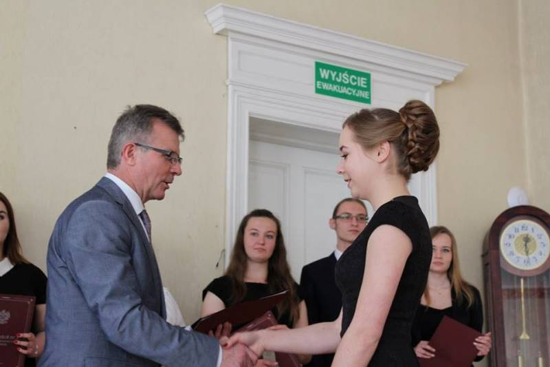 Relacja z uroczystości pożegnania Absolwentów Zespołu Szkół nr 2