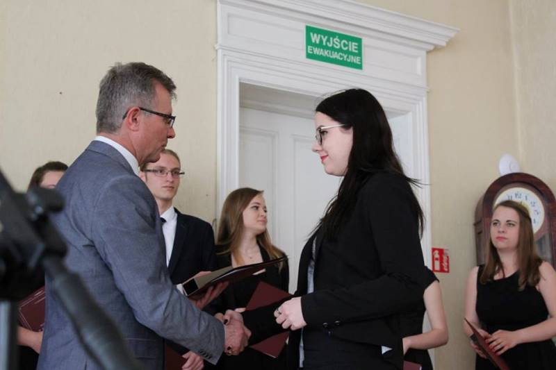 Relacja z uroczystości pożegnania Absolwentów Zespołu Szkół nr 2