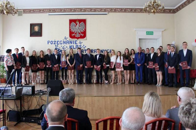 Relacja z uroczystości pożegnania Absolwentów Zespołu Szkół nr 2