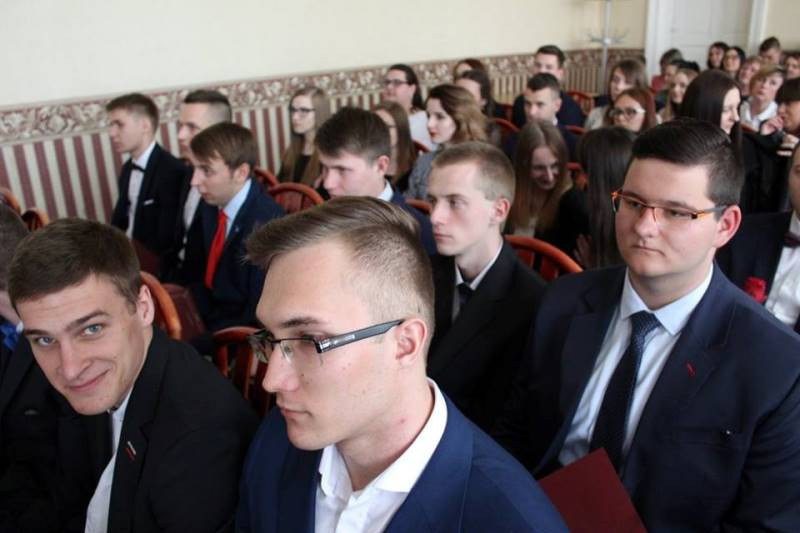 Relacja z uroczystości pożegnania Absolwentów Zespołu Szkół nr 2