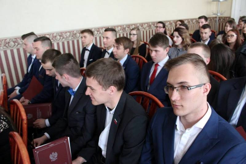 Relacja z uroczystości pożegnania Absolwentów Zespołu Szkół nr 2