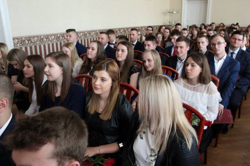 Relacja z uroczystości pożegnania Absolwentów Zespołu Szkół nr 2