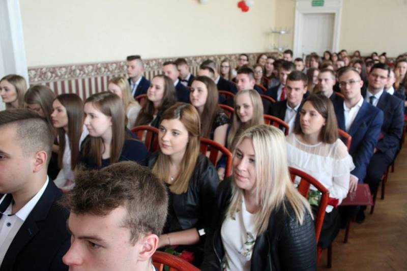 Relacja z uroczystości pożegnania Absolwentów Zespołu Szkół nr 2