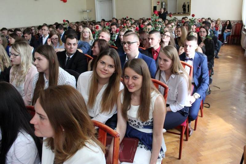 Relacja z uroczystości pożegnania Absolwentów Zespołu Szkół nr 2