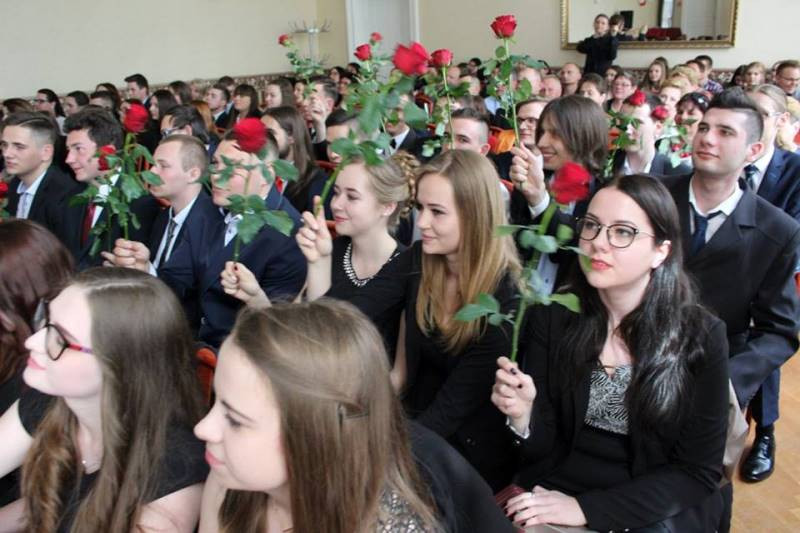 Relacja z uroczystości pożegnania Absolwentów Zespołu Szkół nr 2