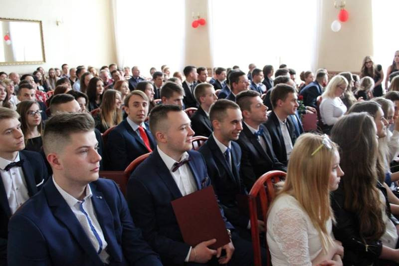 Relacja z uroczystości pożegnania Absolwentów Zespołu Szkół nr 2