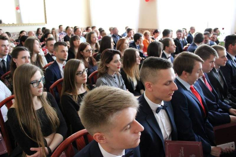 Relacja z uroczystości pożegnania Absolwentów Zespołu Szkół nr 2