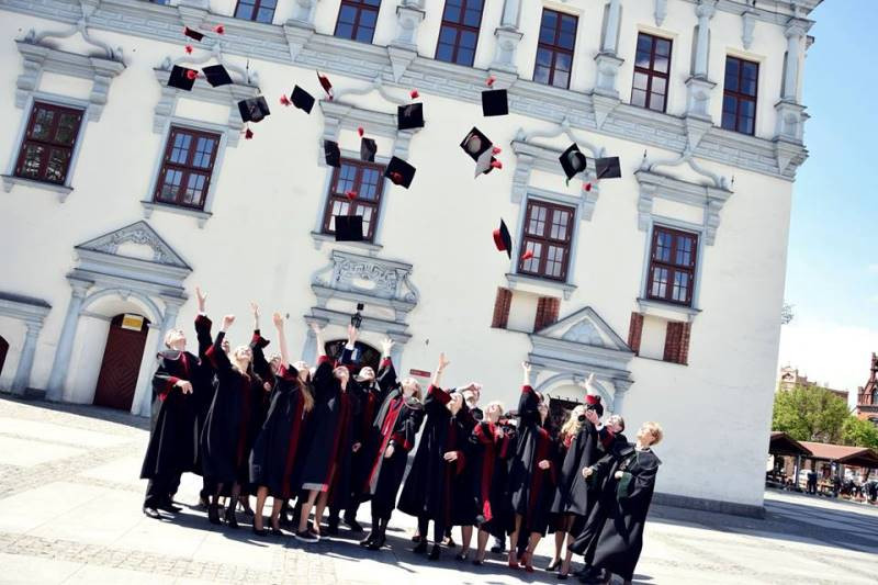 Ogłaszamy wszem i wobec, że Maturzyści z Katolickiego Liceum zakończyli edukację