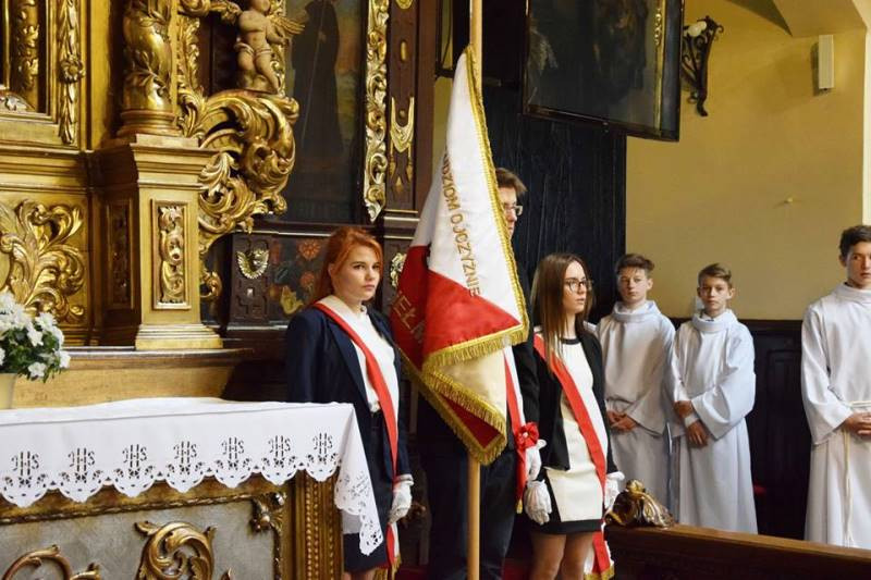 Ogłaszamy wszem i wobec, że Maturzyści z Katolickiego Liceum zakończyli edukację