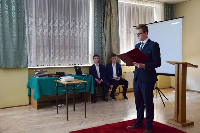 Ogłaszamy wszem i wobec, że Maturzyści z Katolickiego Liceum zakończyli edukację