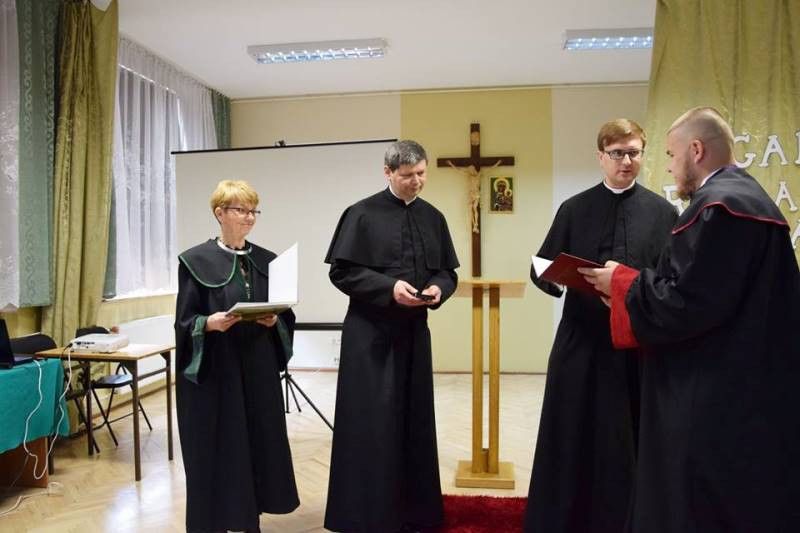 Ogłaszamy wszem i wobec, że Maturzyści z Katolickiego Liceum zakończyli edukację