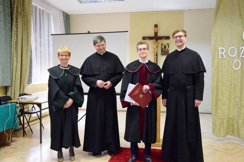 Ogłaszamy wszem i wobec, że Maturzyści z Katolickiego Liceum zakończyli edukację