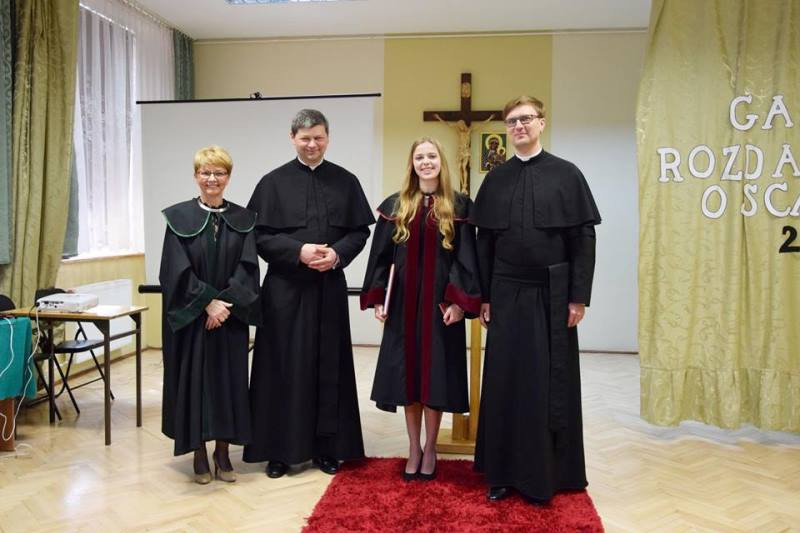 Ogłaszamy wszem i wobec, że Maturzyści z Katolickiego Liceum zakończyli edukację