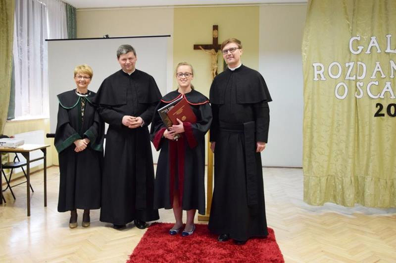 Ogłaszamy wszem i wobec, że Maturzyści z Katolickiego Liceum zakończyli edukację