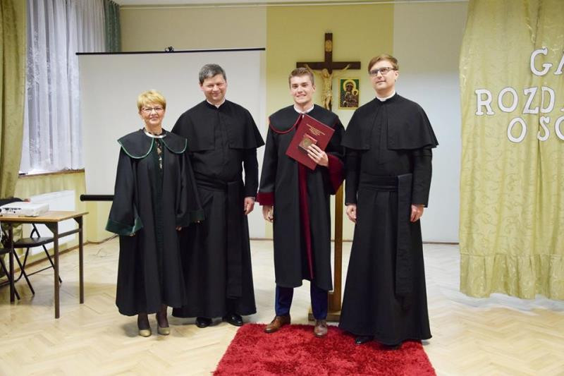 Ogłaszamy wszem i wobec, że Maturzyści z Katolickiego Liceum zakończyli edukację
