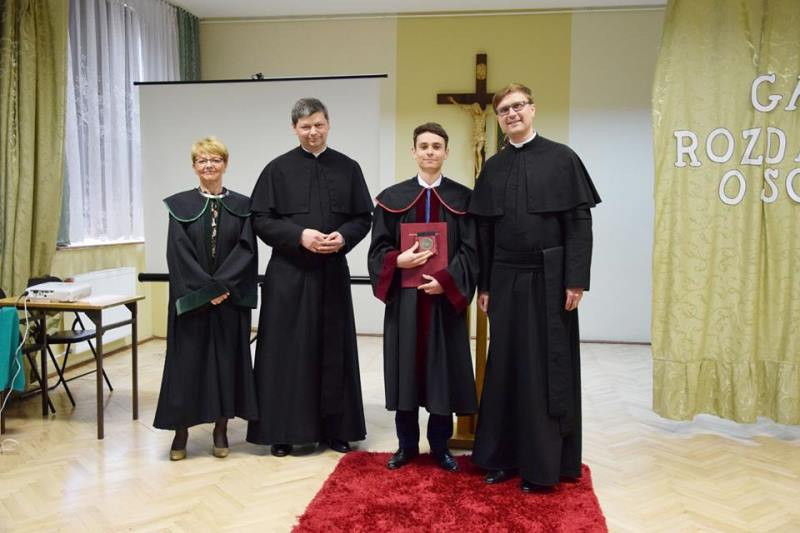Ogłaszamy wszem i wobec, że Maturzyści z Katolickiego Liceum zakończyli edukację