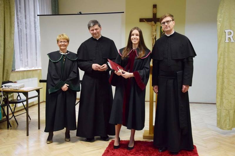 Ogłaszamy wszem i wobec, że Maturzyści z Katolickiego Liceum zakończyli edukację