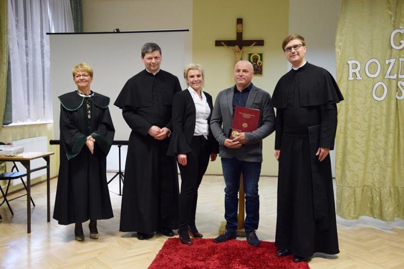 Ogłaszamy wszem i wobec, że Maturzyści z Katolickiego Liceum zakończyli edukację