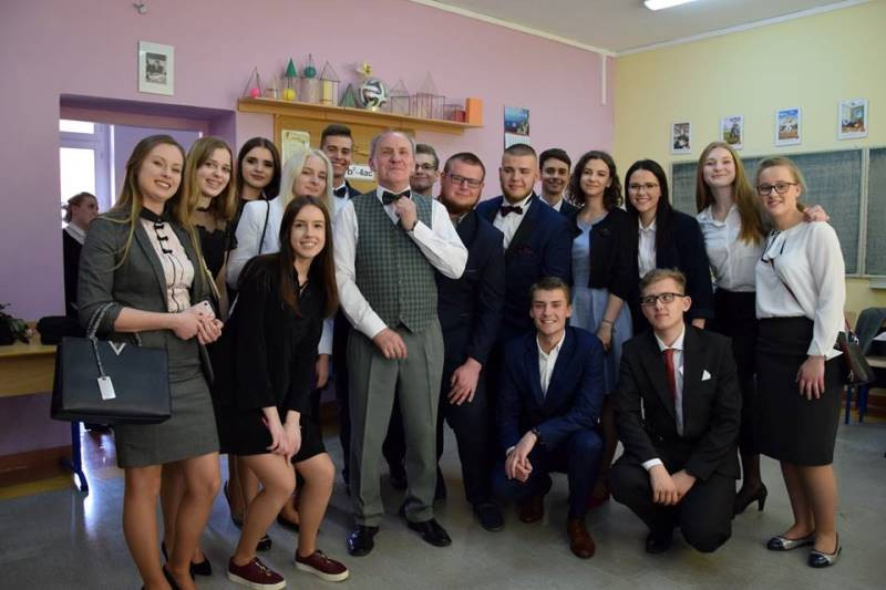 Ogłaszamy wszem i wobec, że Maturzyści z Katolickiego Liceum zakończyli edukację