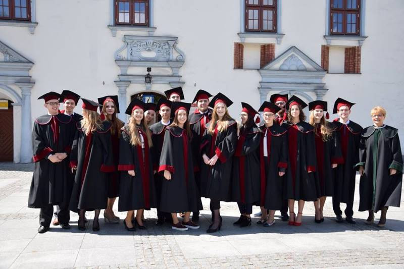 Ogłaszamy wszem i wobec, że Maturzyści z Katolickiego Liceum zakończyli edukację