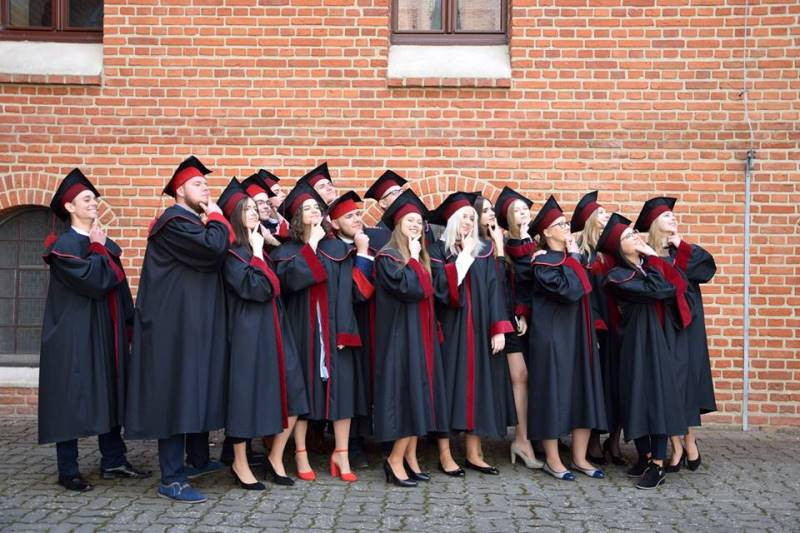 Ogłaszamy wszem i wobec, że Maturzyści z Katolickiego Liceum zakończyli edukację