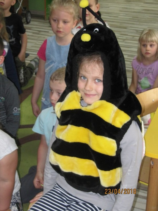 Zbigniew Rębacz z wizytą u przedszkolaków - opowieści o pasji do pszczelarstwa