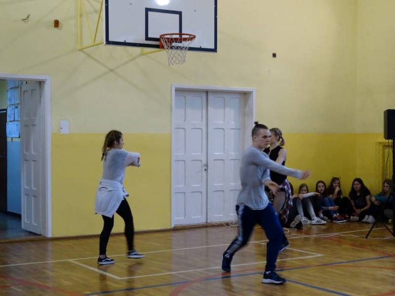 Polskie legendy na wesoło i program ?Tańce rewii i musicali? w Czwórce